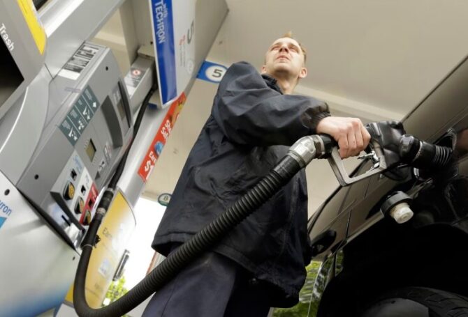 Image for Oregonians Can Pump Their Own Gas Soon